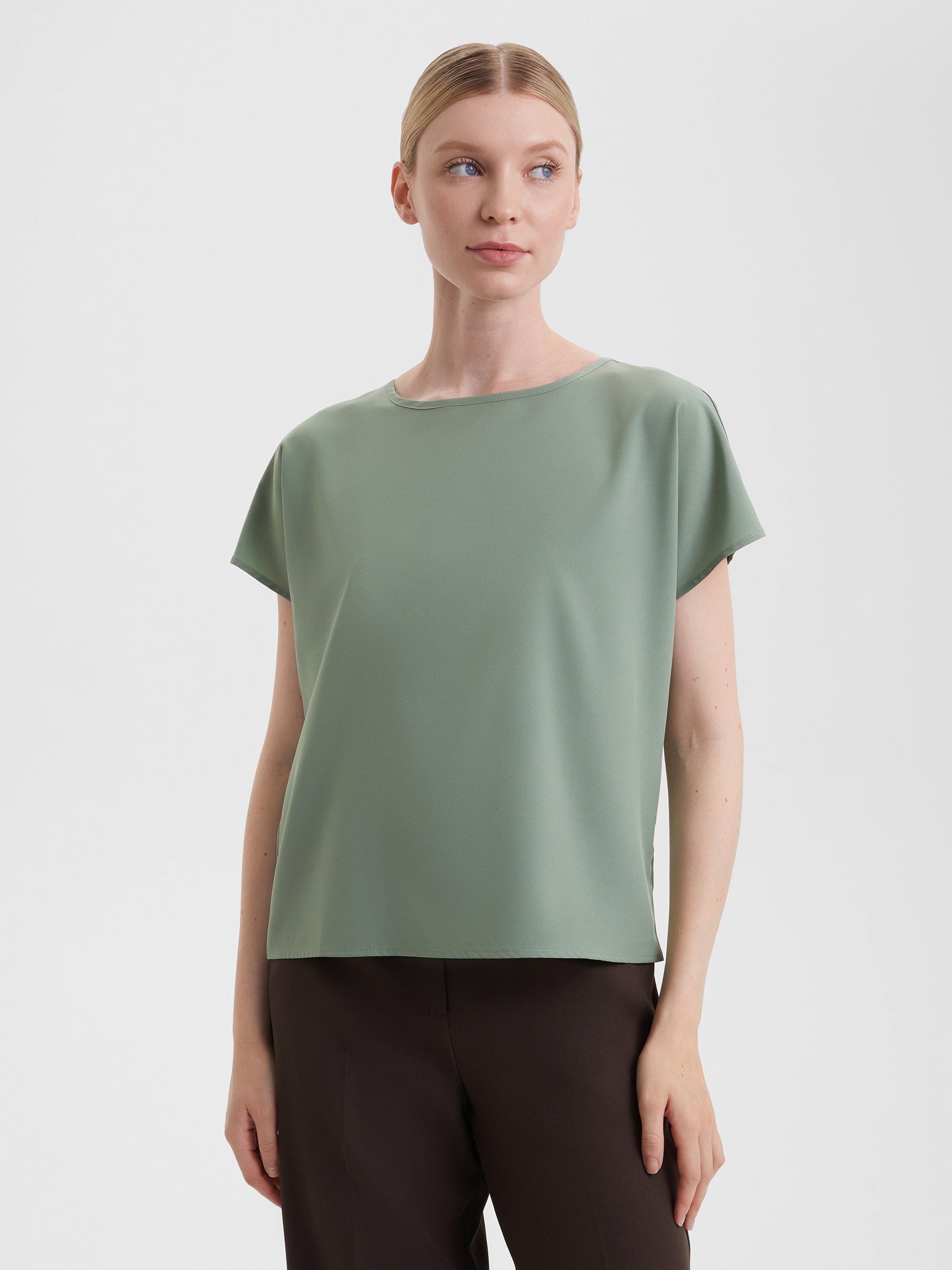 Short-sleeve blouse