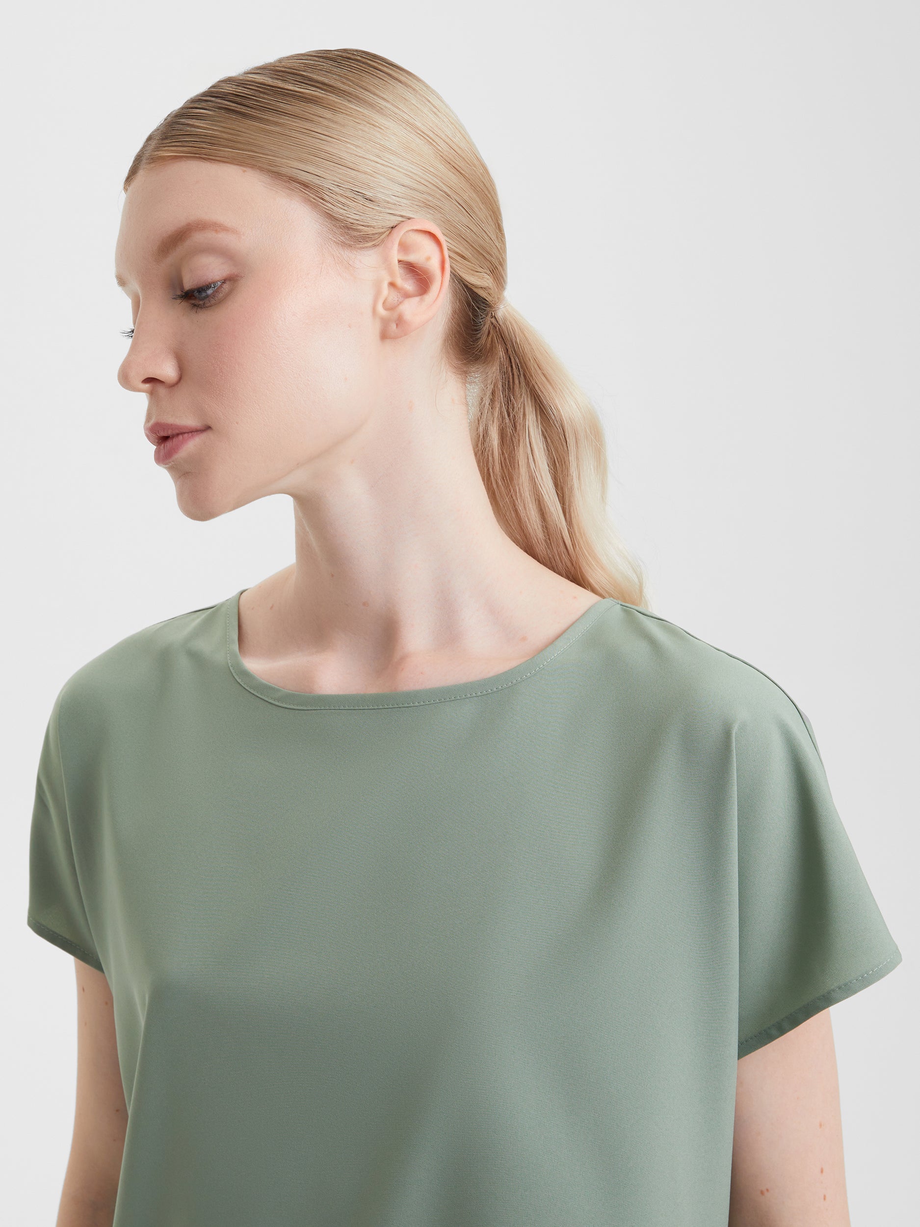 Short-sleeve blouse