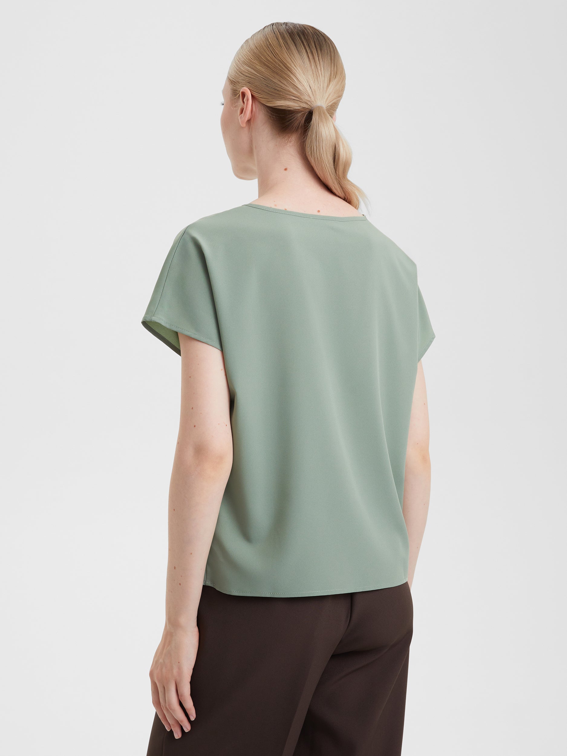 Short-sleeve blouse